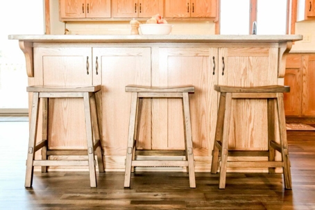 Kitchen Counter with Barstools